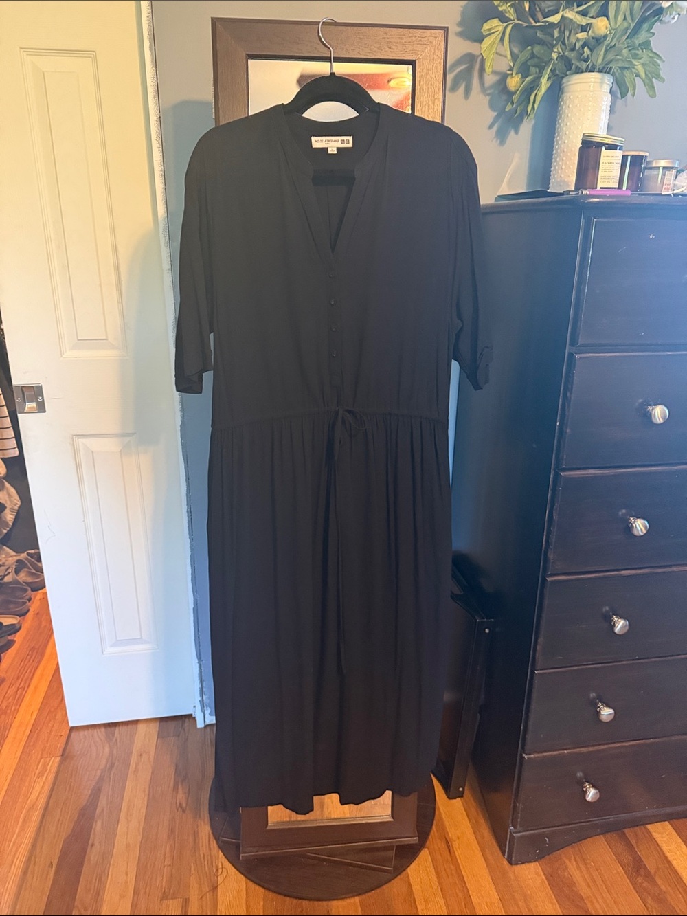 Uniqlo Black Women's Button-Front Midi/Maxi everyday dress with Tie Waist